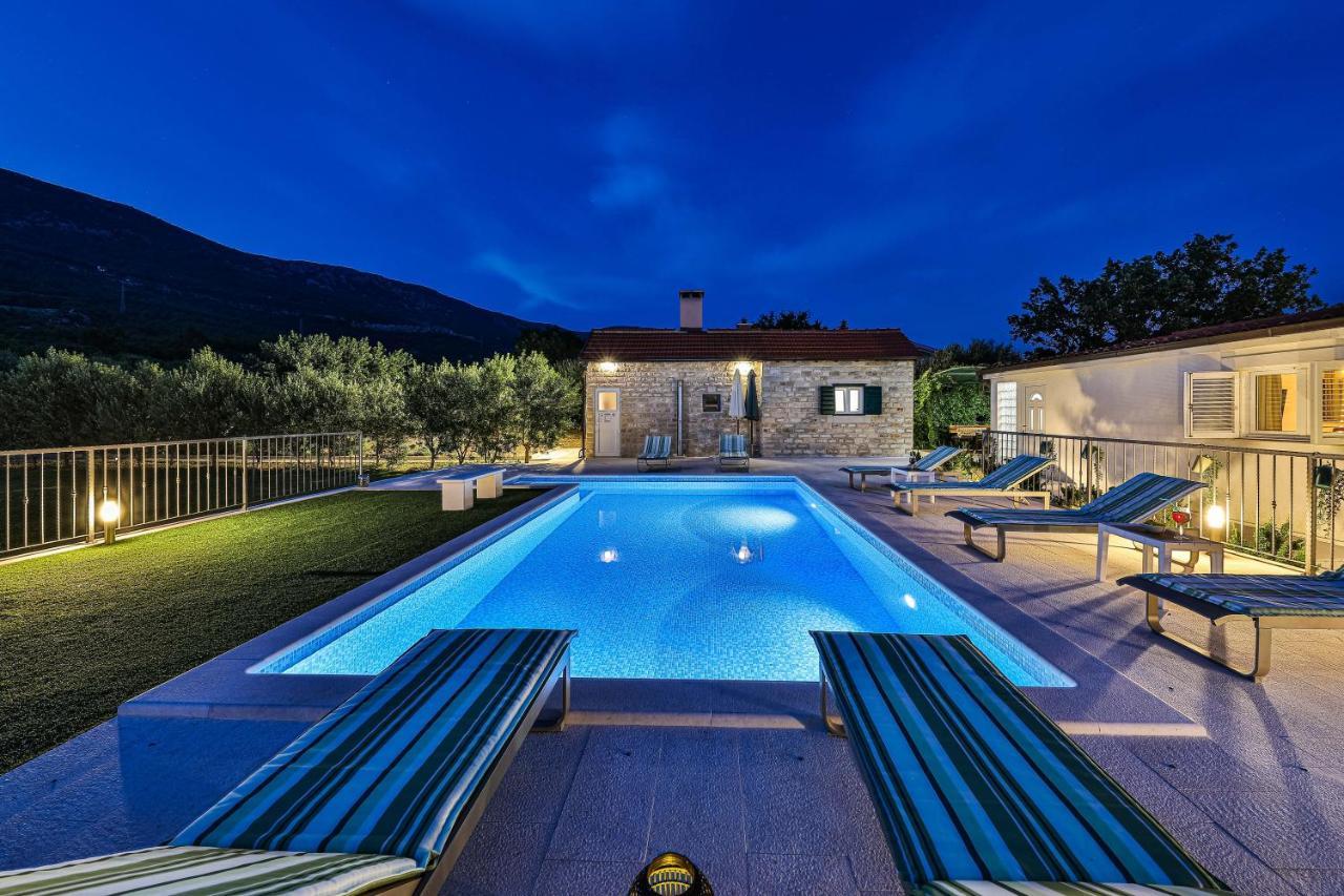 Home Away From Home With Outdoor Pool, Botanical Garden And A Beautiful Sea View Kaštela 외부 사진
