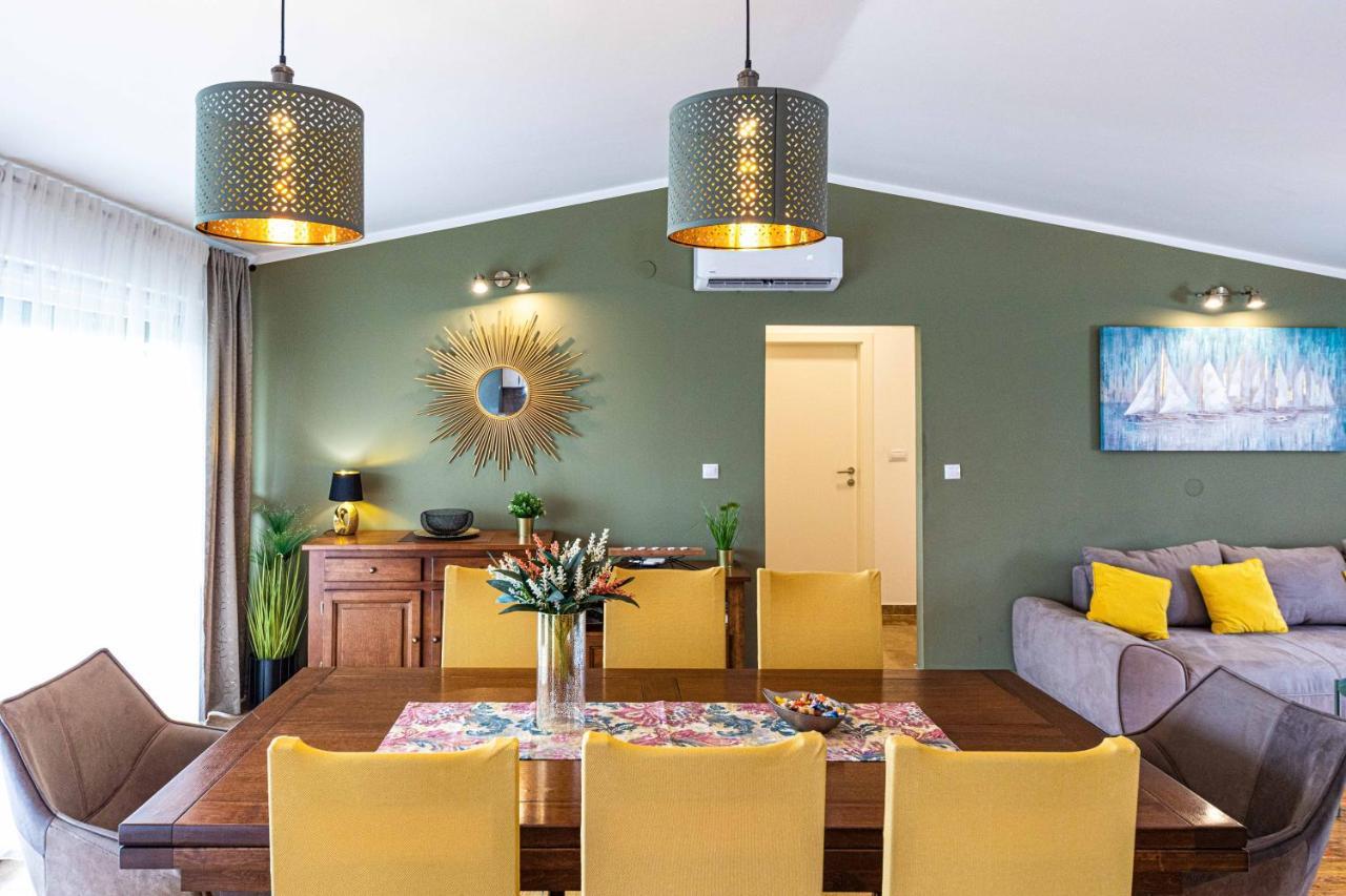 Home Away From Home With Outdoor Pool, Botanical Garden And A Beautiful Sea View Kaštela 외부 사진